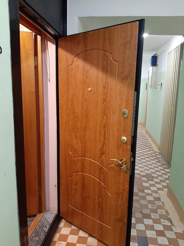 Новая отделка входной двери